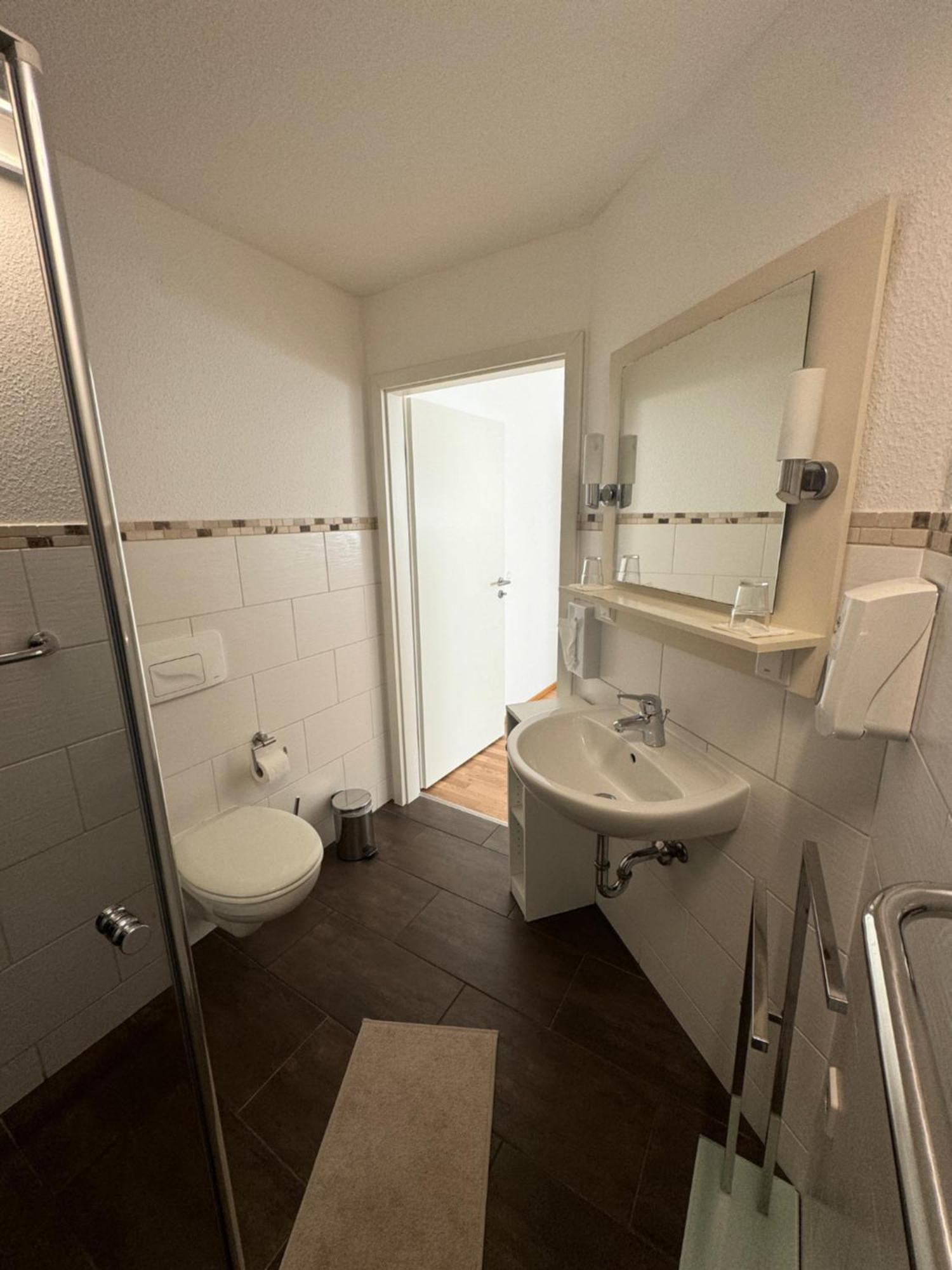 Skypension Schönefeld Exteriör bild
