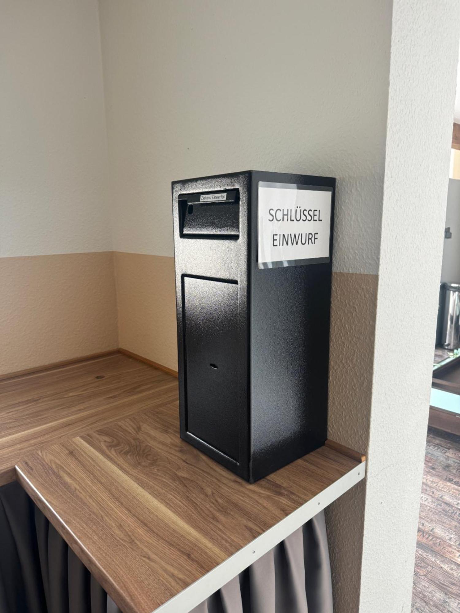 Skypension Schönefeld Exteriör bild
