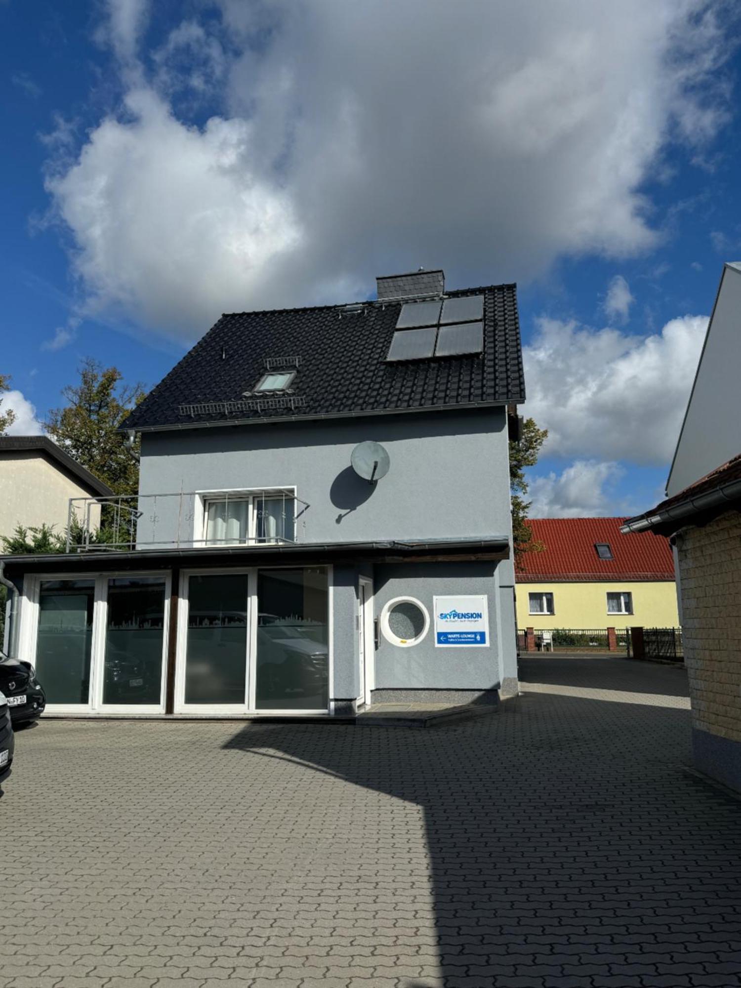 Skypension Schönefeld Exteriör bild