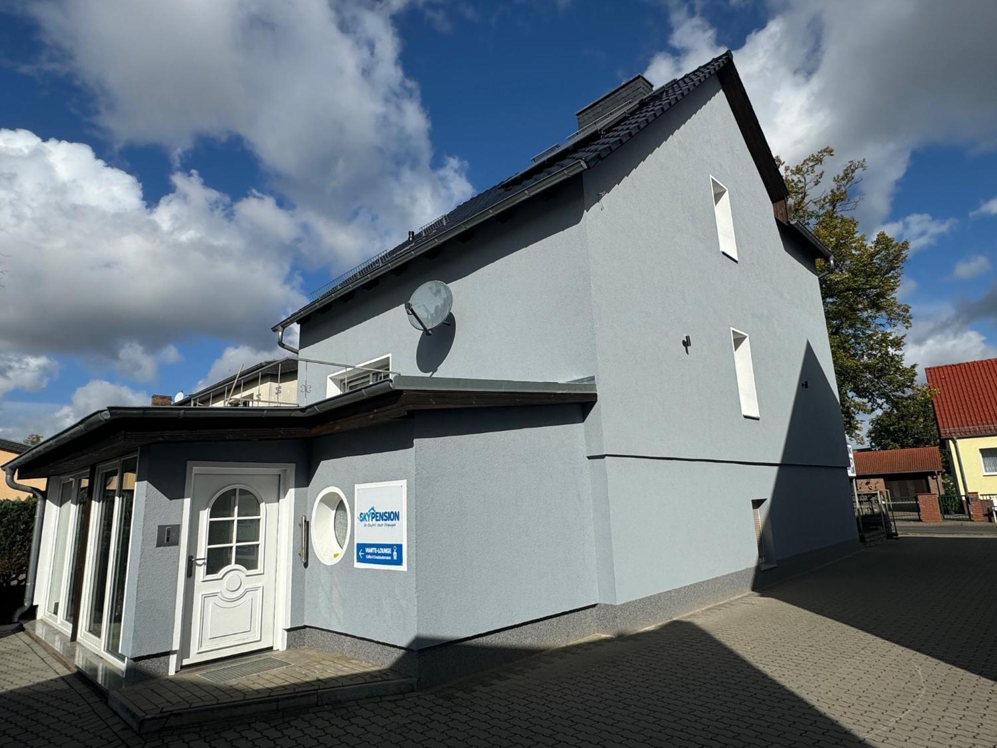 Skypension Schönefeld Exteriör bild